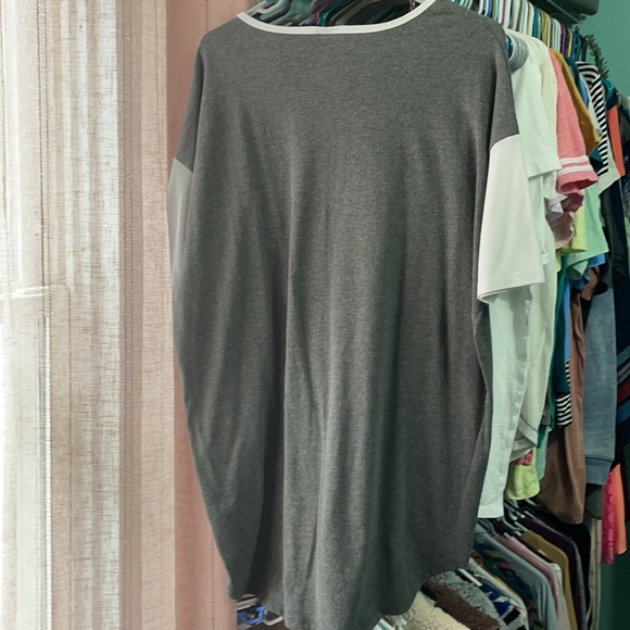 LulaRoe T - Picture 4 of 4